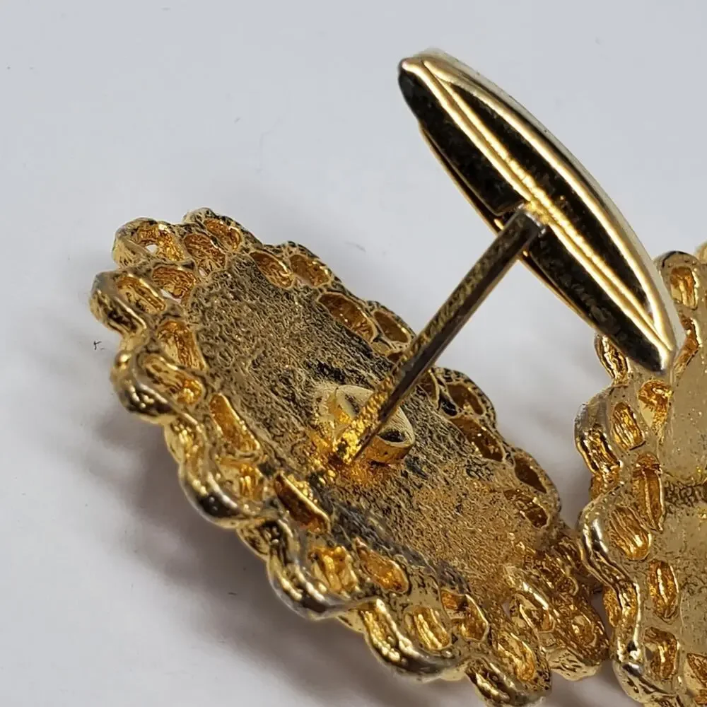 Vintage Gold tone metal and pink stone center cuff links in Great used condition